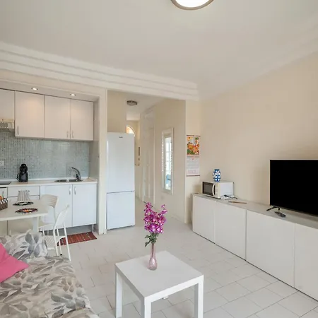 Complejo Orlando 206 Адехе